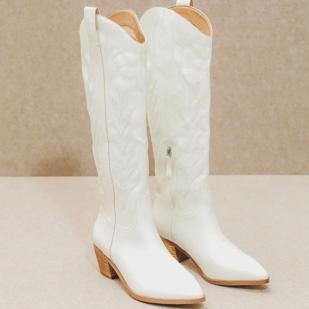 1MIIM Luxurious White on White Festival Heeled Cowboy Boot 8.0